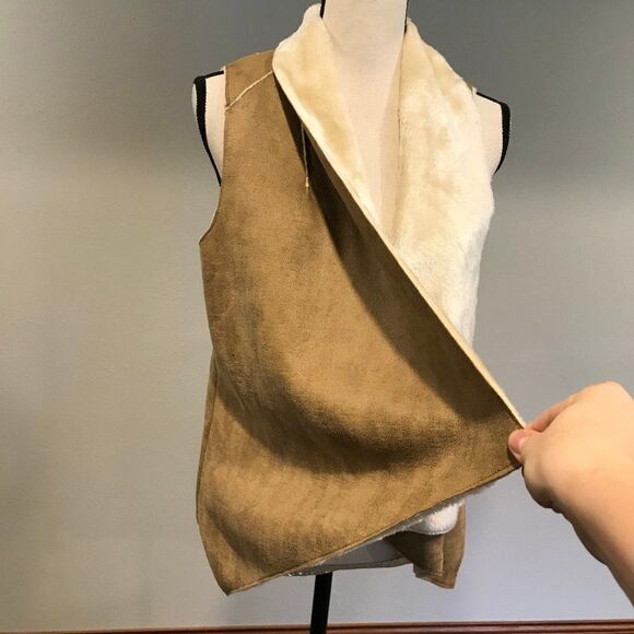 Open fake fur vest size M - Picture 3 of 12